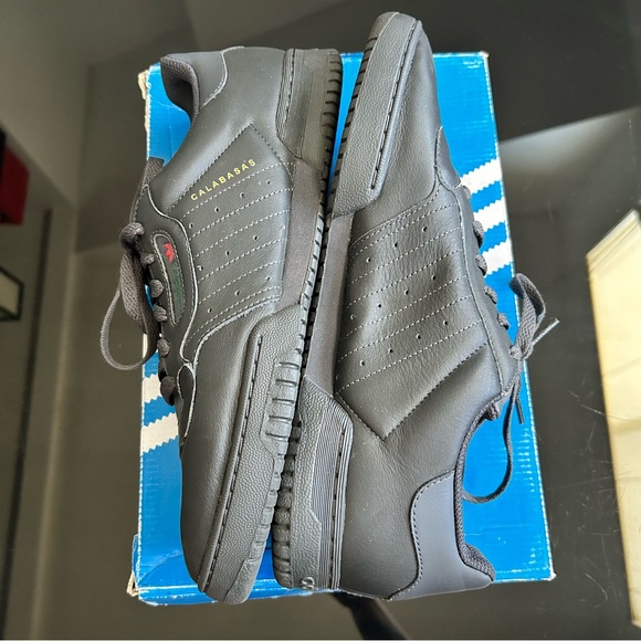 Adidas - Picture 3 of 8